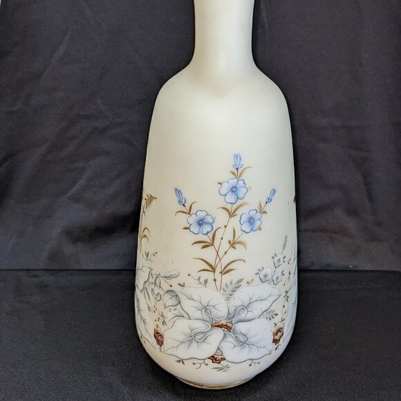 Vintage White Satin Glass Floral Vase with Gold Trim - Picture 10 of 10